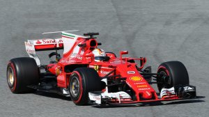 Ferrari ya rueda en mejores tiempos que Mercedes