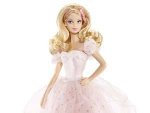 Con 58 años de historia la Barbie nunca pasa de moda (Video)