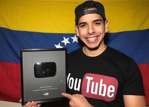 YouTube premia al humorista venezolano Javier Romero con un botón de plata