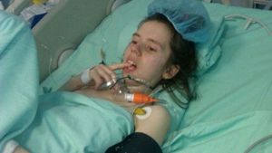 Quedó en coma en el parto de su hija, despertó siete años después y pudo conocerla (foto)