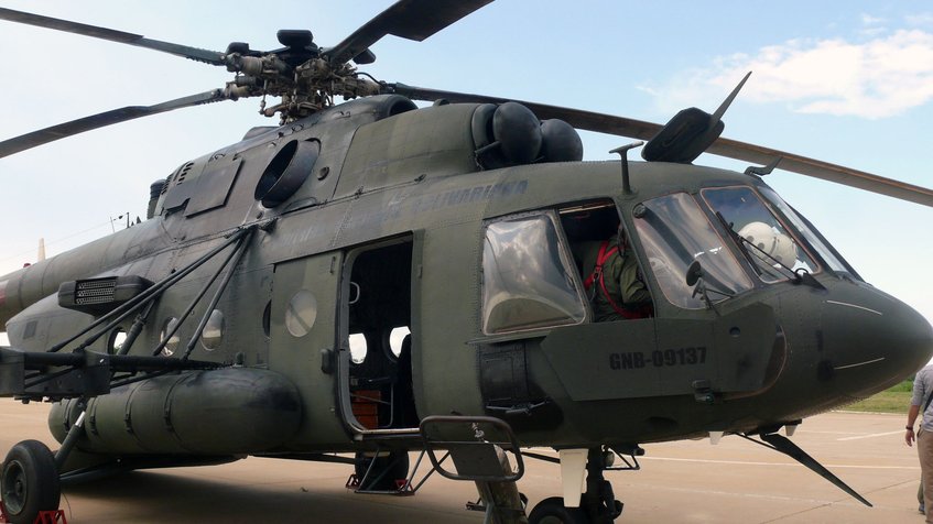 Fiscales del Ministerio Público realizan experticias a helicóptero del Ejército en Puerto Ayacucho
