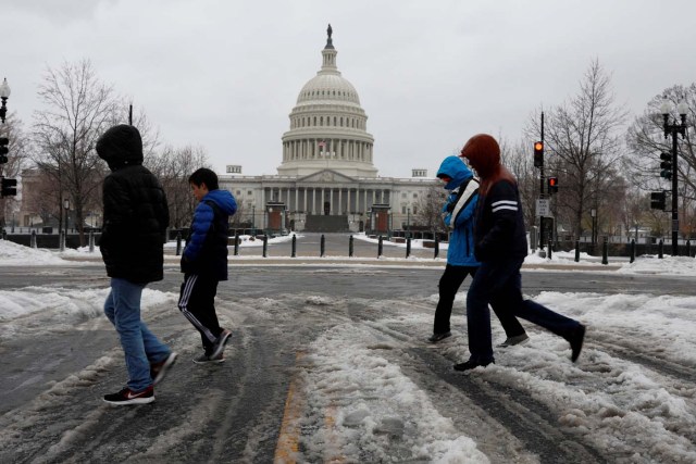 People walk through the snow outside the Capitol Building in Washington, D.C., U.S. March 14, 2017. REUTERS/Aaron P. Bernstein