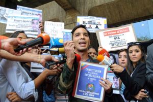 Familiares de presos políticos piden a Defensor que se pronuncie por amenazas de Maduro por apoyar la Carta Democrática