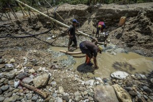 Dos décadas de medidas gubernamentales que incentivaron la minería ilegal en Venezuela