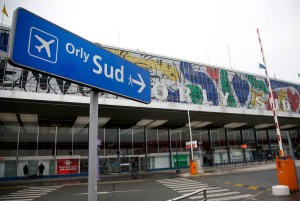 Francia trata de esclarecer las motivaciones del agresor del aeropuerto de Orly