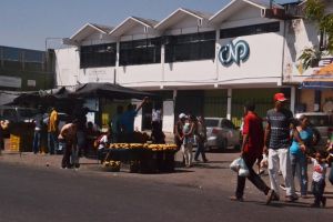 CNP Carabobo exige desalojo de mercados ambulantes de alimentos en alrededores de su sede