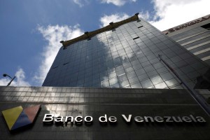 Gobierno de Maduro acude a pequeño banco en Puerto Rico para transacciones en dólares