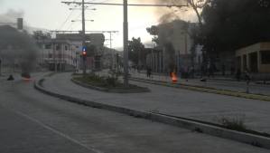 Encapuchados queman cauchos e impiden acceso a núcleo de Universidad de Los Andes