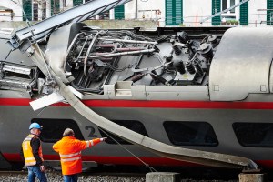Tres heridos al descarrilar tren que cubría el trayecto Milán-Basilea (Fotos)