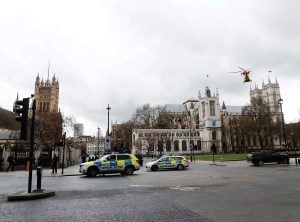 Primera ministra a salvo tras incidente ante Parlamento Británico