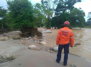 Al menos 10 viviendas afectadas en La Fría por el desbordamiento del río Grita