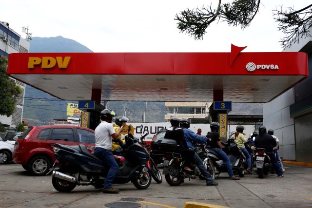 A general view of a gas station of the state oil company PDVSA in Caracas, Venezuela March 22, 2017. REUTERS/Carlos Garcia Rawlins