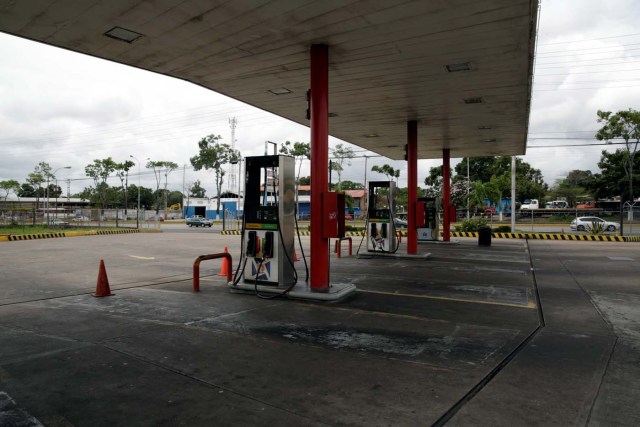 A general view of a closed gas station of Venezuelan state oil company PDVSA in Maturin, Venezuela March 23, 2017. REUTERS/Marco Bello