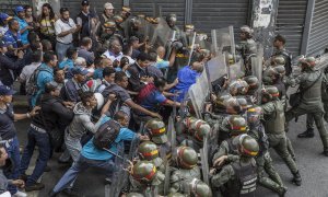 Trabajadores del sector universitario denuncian brutal agresión de la PNB y colectivos