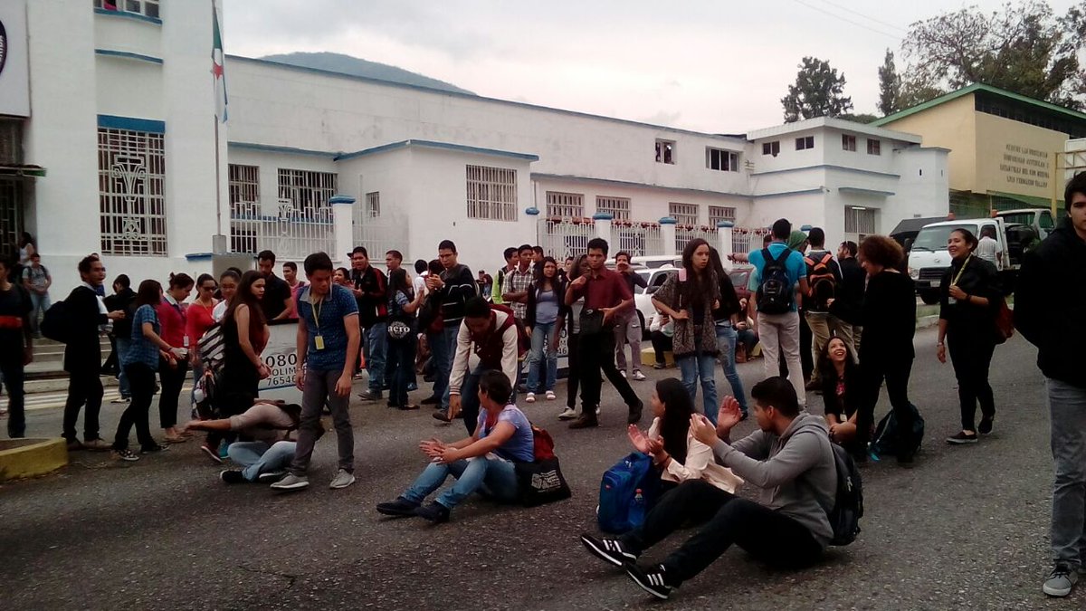 Nuevos ataques de grupos armados a estudiantes de la ULA-Mérida este jueves #23Mar (Fotos)