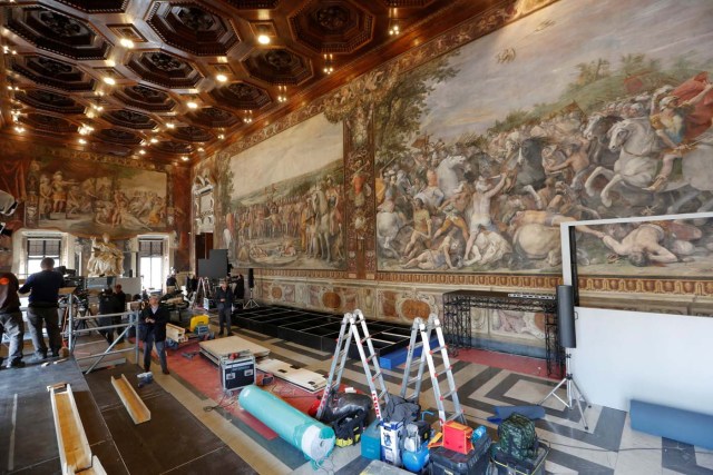 Workers prepare the Orazi and Curiazi hall for the meeting of EU leaders on the 60th anniversary of the Treaty of Rome, in Rome, Italy March 24, 2017. REUTERS/Remo Casilli