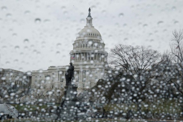 The U.S. Capitol building is seen in the rain as the U.S. House of Representatives prepare for a planned vote on the American Health Care Act, promoted by House Republicans and the Trump administration to repeal and replace the Affordable Care Act act known as Obamacare, on Capitol Hill in Washington, U.S., March 24, 2017. REUTERS/Jim Bourg
