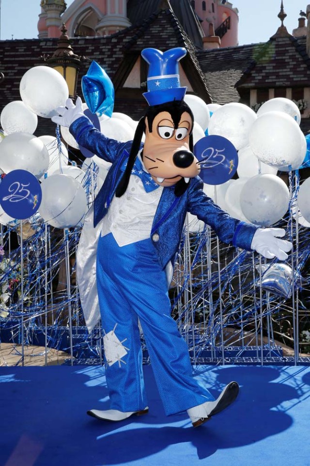 Disney characters Goofy attends the 25th anniversary of the park, at Disneyland Paris in Marne-la-Vallee, near Paris, France, March 25, 2017. REUTERS/Benoit Tessier