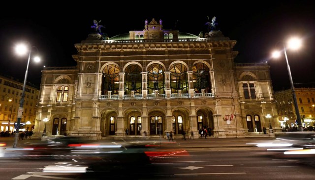 The State Opera house (Staatsoper) is seen before the lights were switched off for Earth Hour in Vienna, Austria, March 25, 2017. REUTERS/Leonhard Foeger