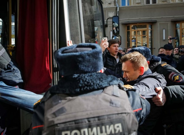 Police officers detain anti-corruption campaigner and opposition figure Alexei Navalny during a rally in Moscow, Russia, March 26, 2017. REUTERS/Maxim Shemetov