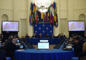 Tras votación de la OEA expertos ven difícil situación regional para Maduro