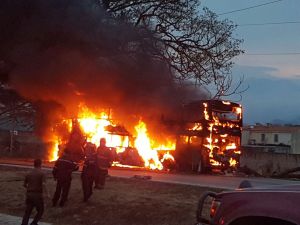 Se incendió un autobús en la ARC (fotos+videos)