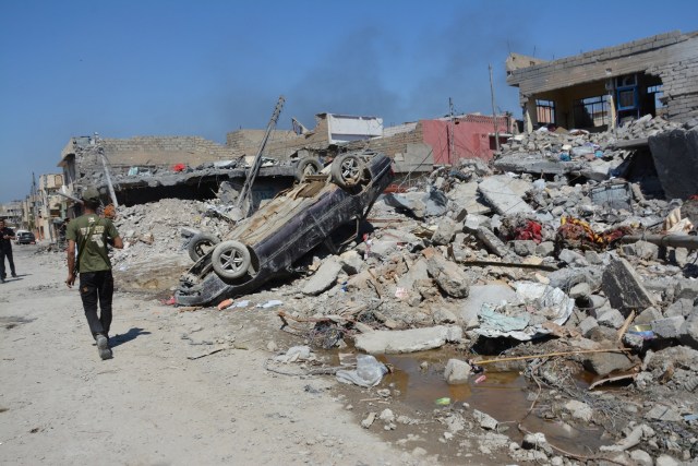 A destroyed car is seen at the site after an air strike attack against Islamic State triggered a massive explosion in Mosul, Iraq March 27, 2017. REUTERS/Stringer FOR EDITORIAL USE ONLY. NO RESALES. NO ARCHIVES.