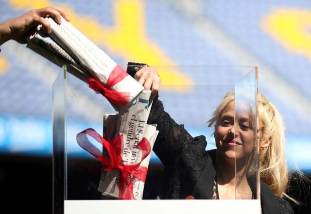 Colombian singer Shakira takes part of in a charity event with FC Barcelona at Camp Nou stadium in Barcelona, Spain March 28, 2017. REUTERS/Albert Gea