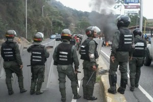 #28Mar: Protestaron en la Autopista Regional del Centro por inseguridad