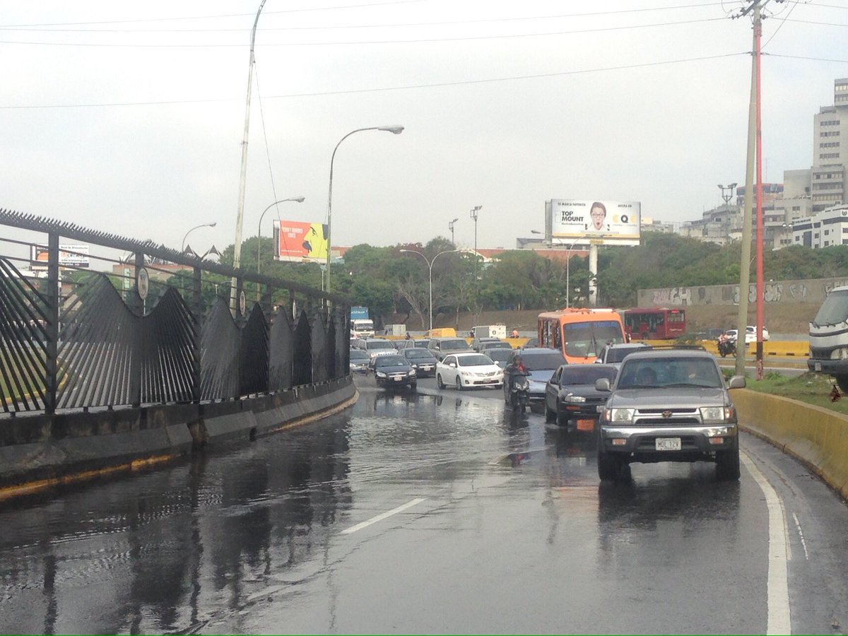 A dos días del palo de agua, sigue la tranca en la autopista por la laguna en Altamira #29Mar