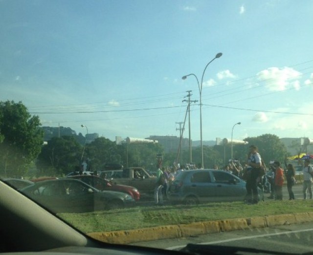 Manifestantes tomaron el Distribuidor Altamira. Foto: @SantaFeNorte