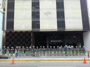 ¡Militarizada! GNB se despliega frente a la Fiscalía General de la República (Foto)
