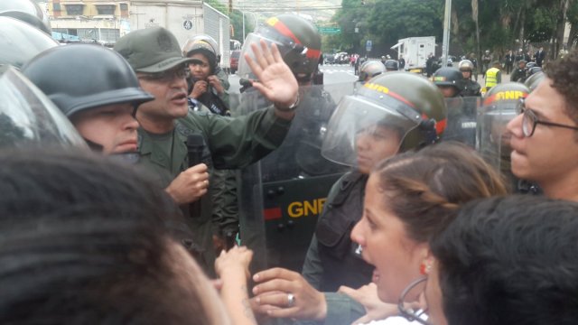 Foto: Rafaela Requesens en protesta frente al TSJ / Rafaela Requesens