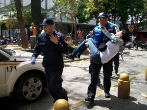 Varias personas lesionadas tras “sabotaje” en la estación de Chacaito durante marcha opositora