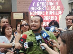 Vecinos de La Candelaria rechazan detención arbitraria del periodista Carlos Julio Rojas (Videos)