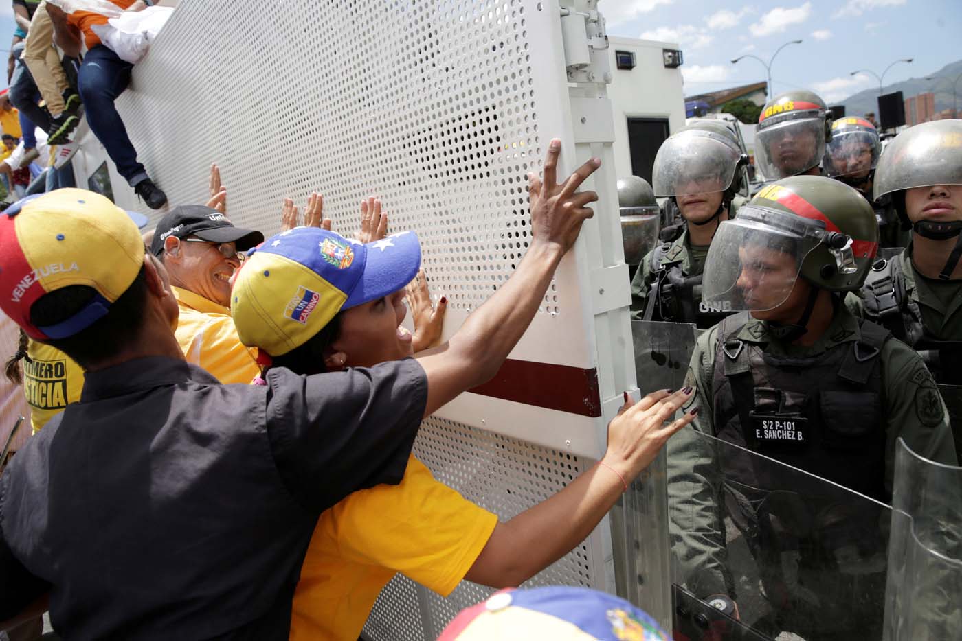 Consorven exige la restitución del hilo constitucional en Venezuela (+Video)