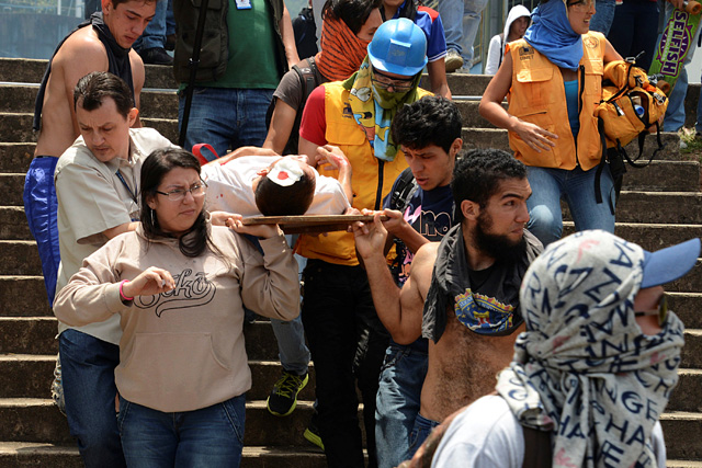 Imágenes que dan la vuelta al mundo: Los heridos en las protestas de San Cristóbal (+Fotos)