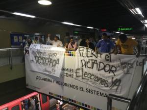 Diputados protestan en las instalaciones del Metro de Chacao y llaman a marchar este #06Abr (video)