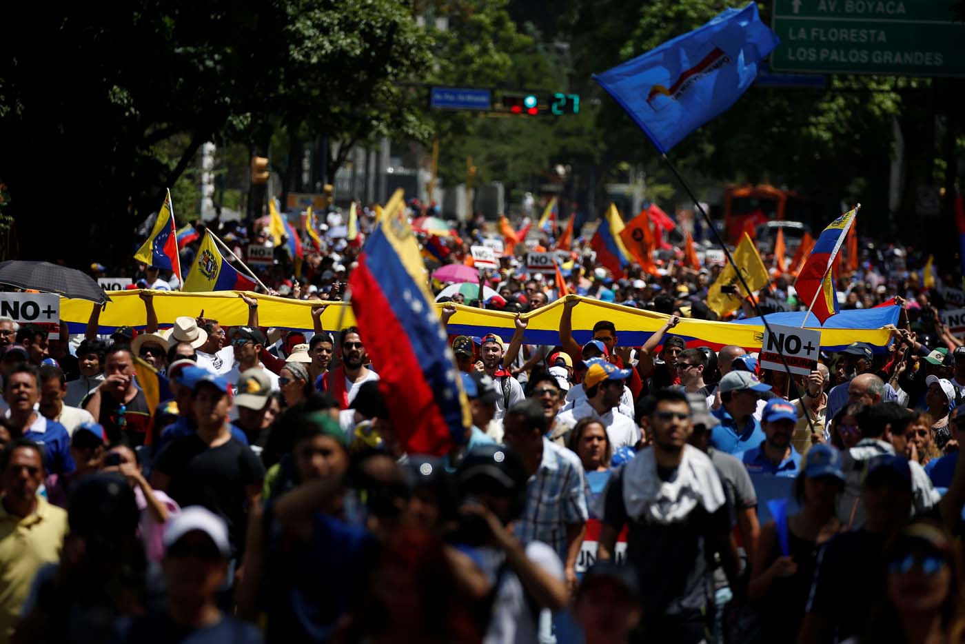 Venezolanos marchan para exigir la destitución de magistrados del TSJ (fotos)
