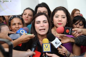 Eveling de Rosales condena violencia y actos de represión en manifestaciones opositoras