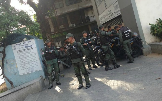 Foto: Reportan fuerte presencia militar en los alrededores de La Candelaria en Caracas