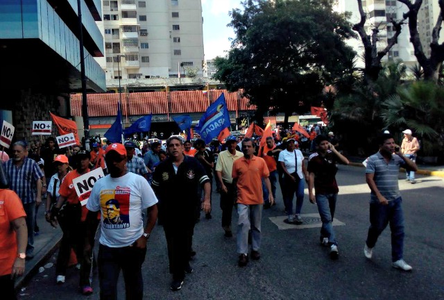 #6Abr: Comenzaron a marchar en la avenida Andrés Bello (Foto y video)