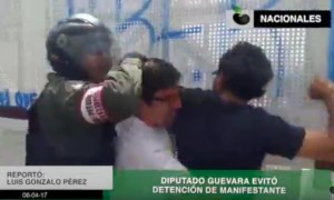 EN VIDEO: Así fue como el diputado Freddy Guevara salvó a un ciudadano de la GNB (vía @CaraotaDigital)