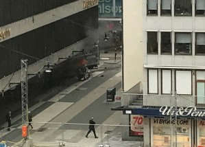 Policía sueca detiene a una persona en investigación de atentado de Estocolmo