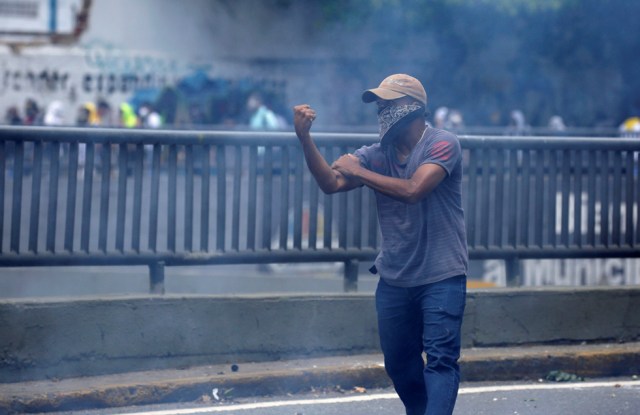 A demonstrator gestures while clashing with the riot police during a rally in Caracas, Venezuela, April 8, 2017. REUTERS/Marco Bello