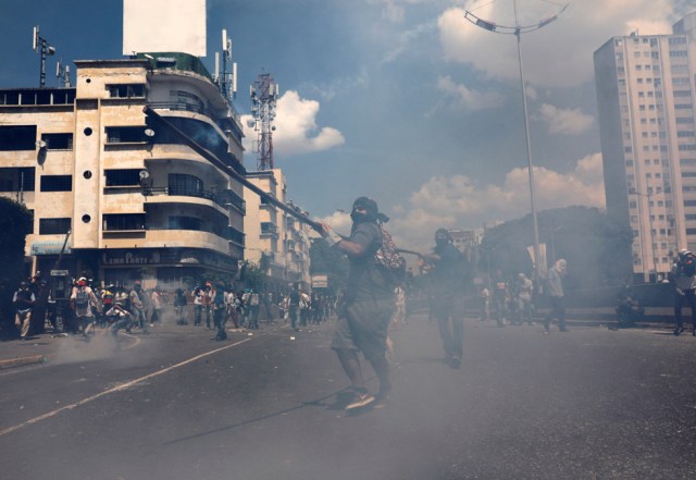 Demonstrators clash with riot police during a rally in Caracas, Venezuela, April 8, 2017. REUTERS/Carlos Garcia Rawlins