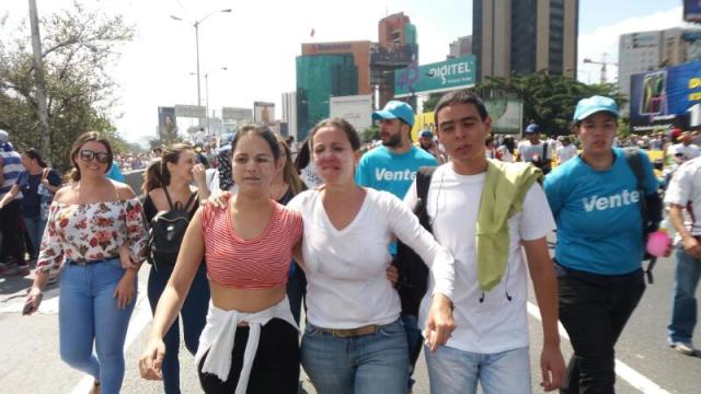 María Cornia Machado resultó afectada por los gases lacrimógenos. Foto: @osmarycnn