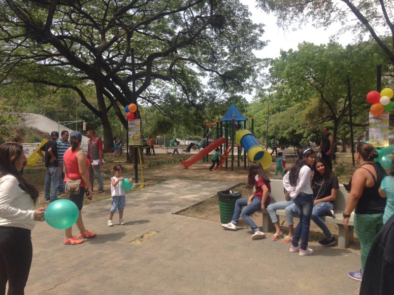 Gestión Cocchiola instaló moderno parque infantil en plaza Los Periodistas