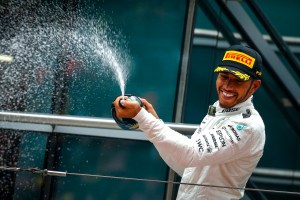 Lewis Hamilton gana por quinta vez el Gran Premio de China