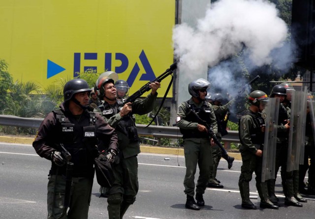 Riot police fire tear gas as demonstrators rally against Venezuela's President Nicolas Maduro's government in Caracas, Venezuela April 10, 2017. REUTERS/Carlos Garcia Rawlins